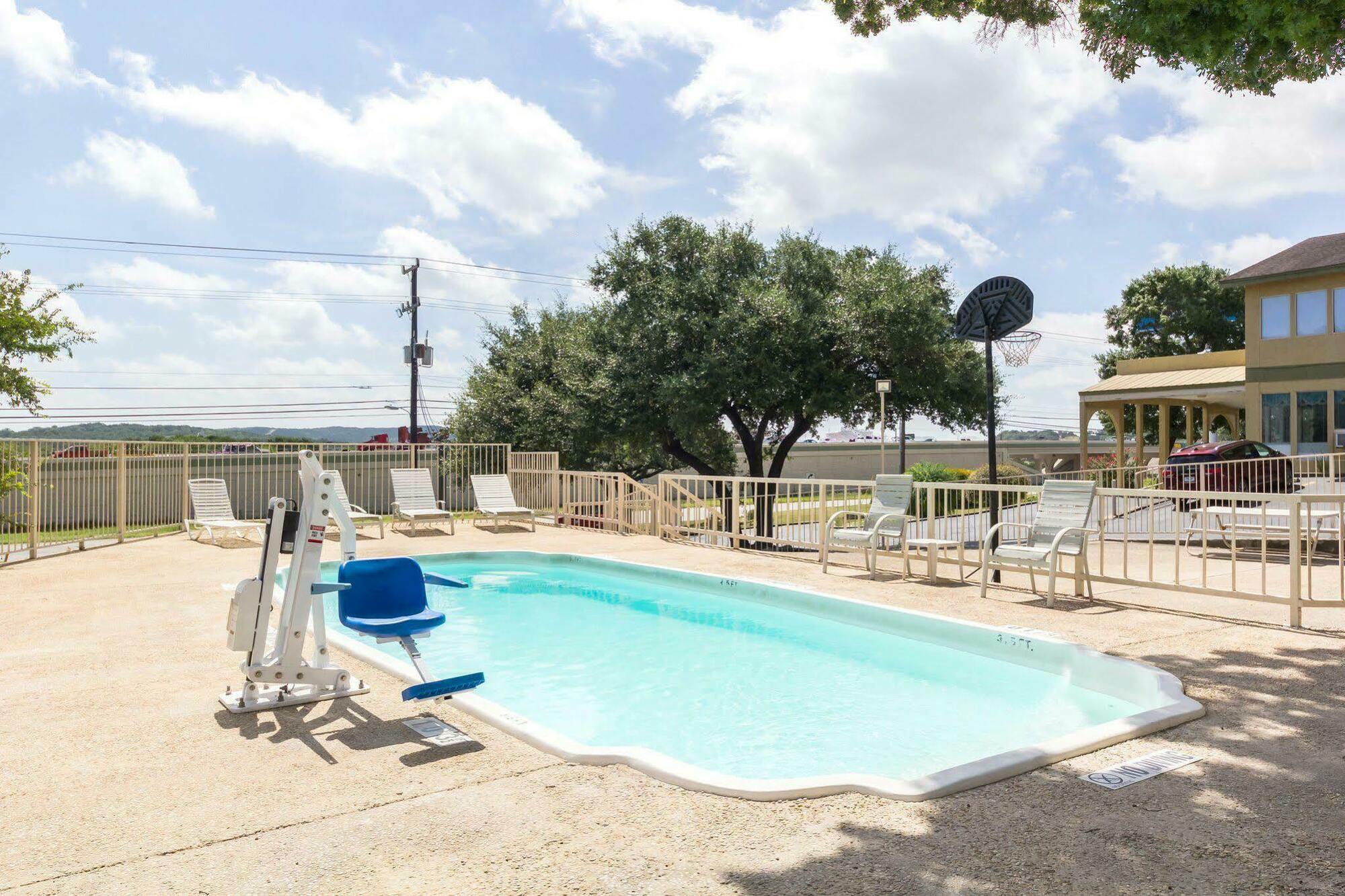 Hillview Inn At Six Flags Fiesta San Antonio Ngoại thất bức ảnh